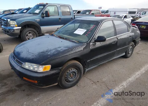 1996 Honda Accord Ex/Ex-R z USA, uszkodzony, nr VIN 1HGCD5652TA102207